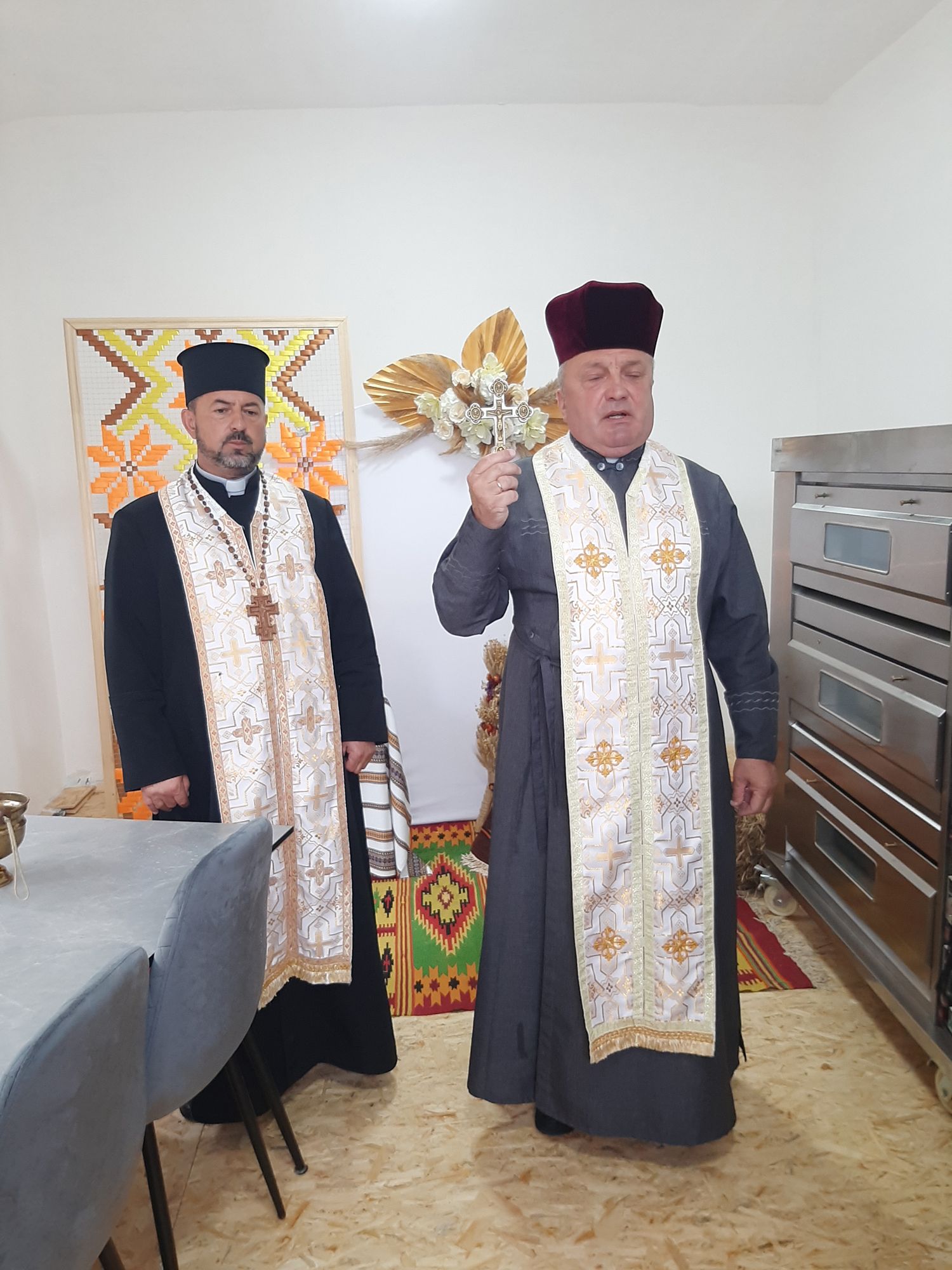 На Івано-Франківщині відкрили особливу соціальну пекарню при монастирі - фото 157720