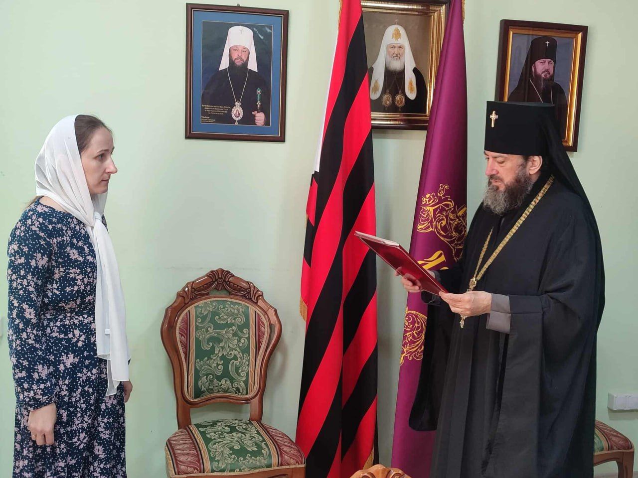 У кабінеті архієпископа Петру Мустяце - портрет Кирила Гундяєва, 2025 р.  - фото 157779
