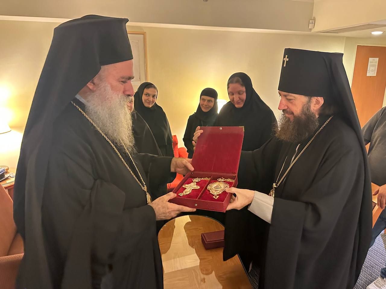 Митрополит ПЦМ / РПЦ в гостях у світового апологета Гундяєва архиєпископа Феодосія Севастійського (Єрусалимський Патріархат), жовтень 2024 р.  - фото 157787