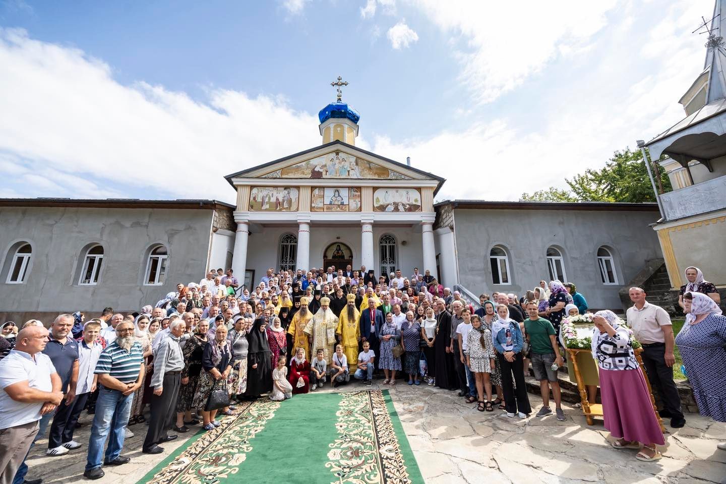 Ігор Додон, імовірно, з орденом князя Володимира від митрополита Онуфрія, село Каларашівка, 20 серпня 2020 р.  - фото 157790