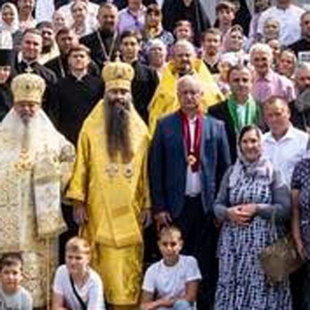 Поряд єпископ Філарет, який на день раніше був у Банченах з Онуфрієм.  - фото 157791
