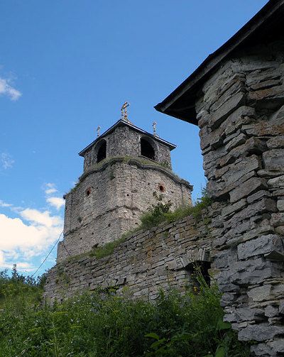 Дзвіниця - одне з небагатьох, що лишилося від монастиря - фото 158255