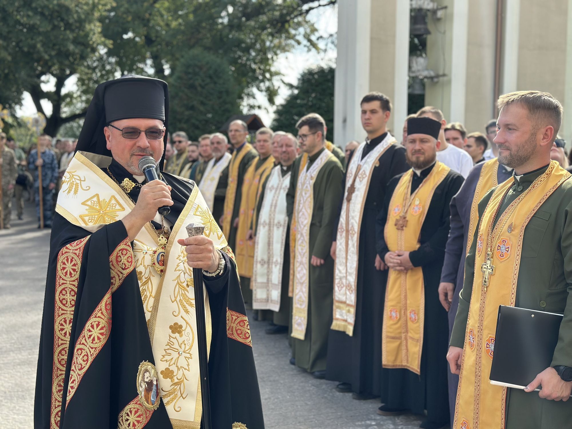 Військові, ветерани, капелани та родини героїв зібралися у Зарваниці на Всеукраїнську прощу надії - 158377 Військові, ветерани, капелани та родини героїв зібралися у Зарваниці на Всеукраїнську прощу надії - фото 158377