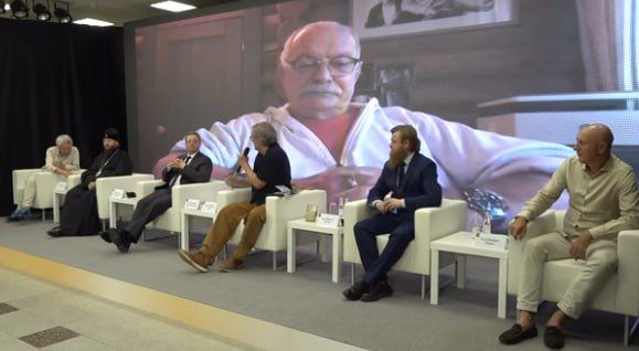 Скриншоти із відеозапису рашистського форуму у Вологді та участі в ньому Руслана Калинчука (28 липня 2025 р.) - 158655 Скриншоти із відеозапису рашистського форуму у Вологді та участі в ньому Руслана Калинчука (28 липня 2025 р.) - фото 158655