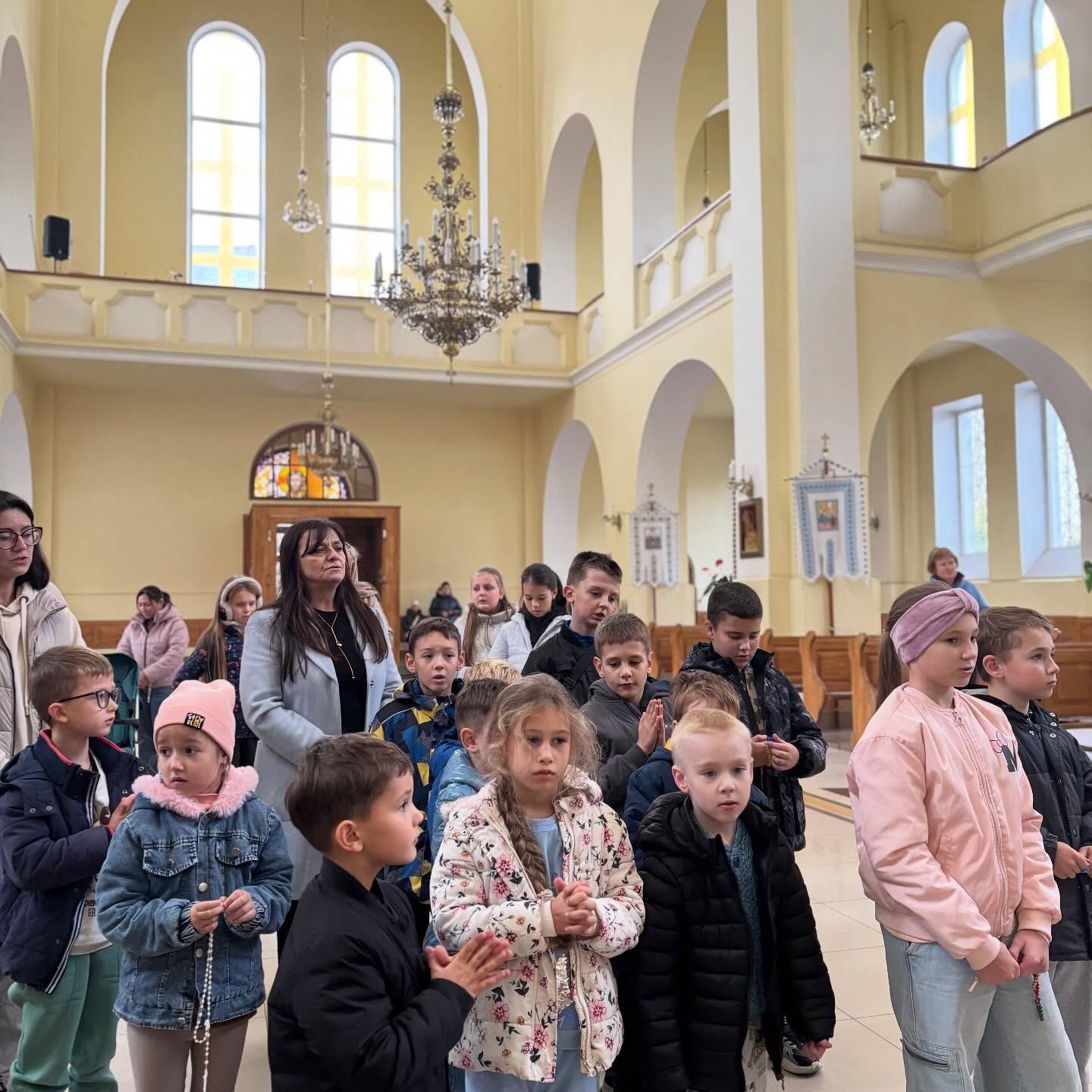 Львівські парафії УГКЦ долучилися до всесвітньої ініціативи «Мільйон дітей молиться на вервиці» - фото 159310