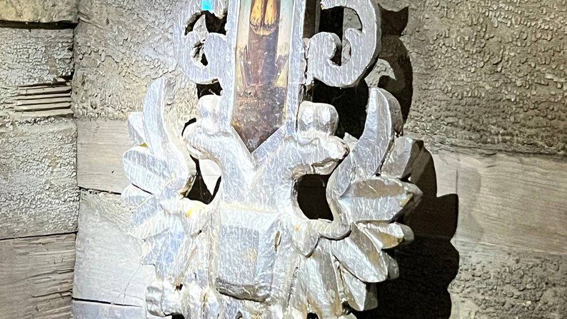 На дзвіниці храму на Волині знайшли процесійний хрест ХІХ з двоголовим орлом - 159366 На дзвіниці храму на Волині знайшли процесійний хрест ХІХ з двоголовим орлом - фото 159366