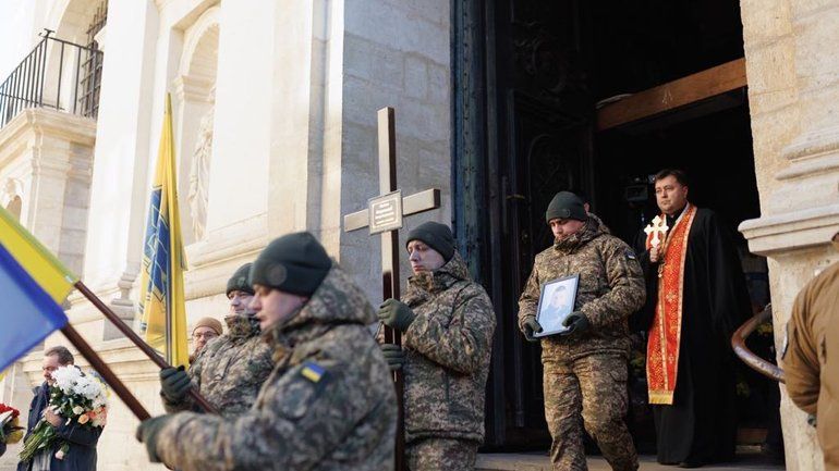 Похорон Героя у Гарнізонному храмі святих спостолів Петра і Павла у Львові - фото 159452