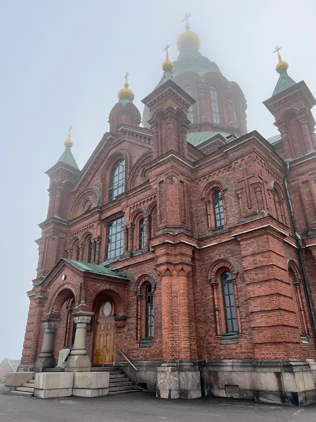 Успенський кафедральний собор є головним храмом Гельсінської православної парафії, а також Гельсінської єпархії та Православної архієпископії Фінляндії. Ілюстративне фото. - фото 159970