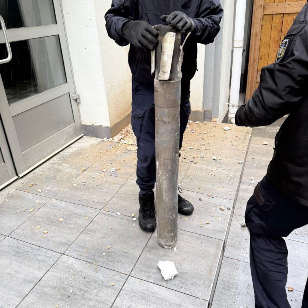 Російська ракета влучила у херсонську синагогу - фото 160103