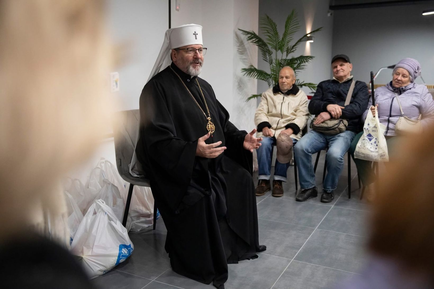 Глава УГКЦ у Патріаршому соборі в Києві зустрівся з потребуючими - 161221 Глава УГКЦ у Патріаршому соборі в Києві зустрівся з потребуючими - фото 161221