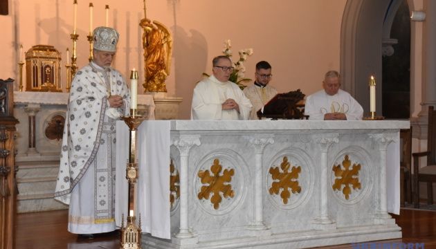 Молитва за Україну пролунала в центрі Вашингтона - 161424 Молитва за Україну пролунала в центрі Вашингтона - фото 161424
