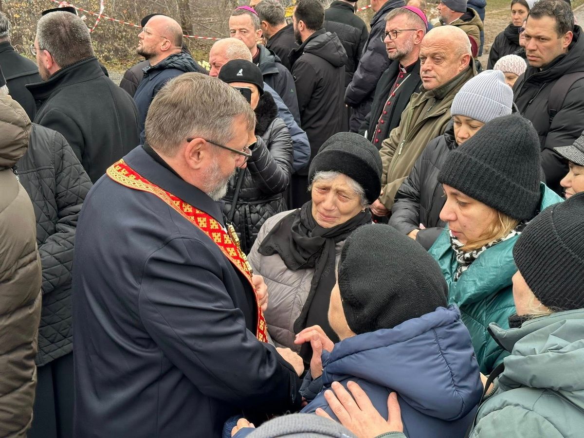 Католицькі єпископи помолилися на місці трагедії у Тернополі - фото 161766