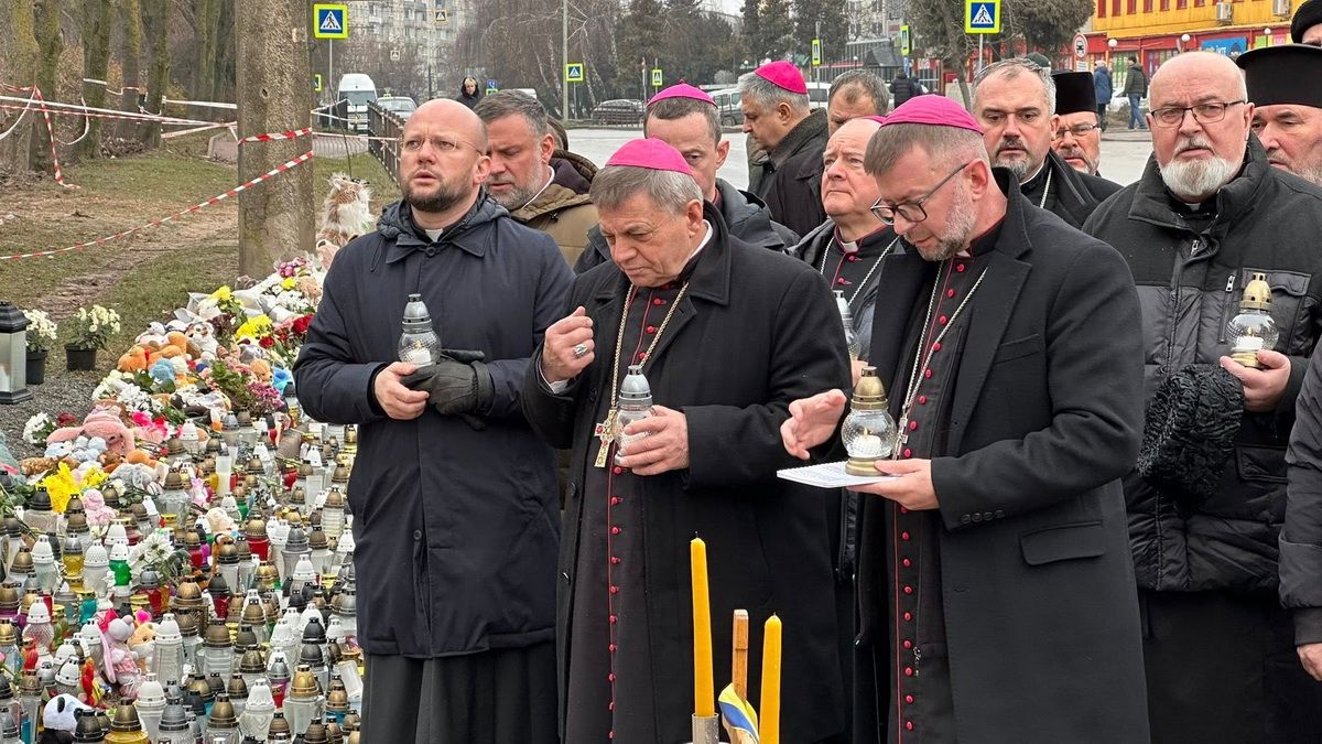 Католицькі єпископи помолилися на місці трагедії у Тернополі - фото 161767