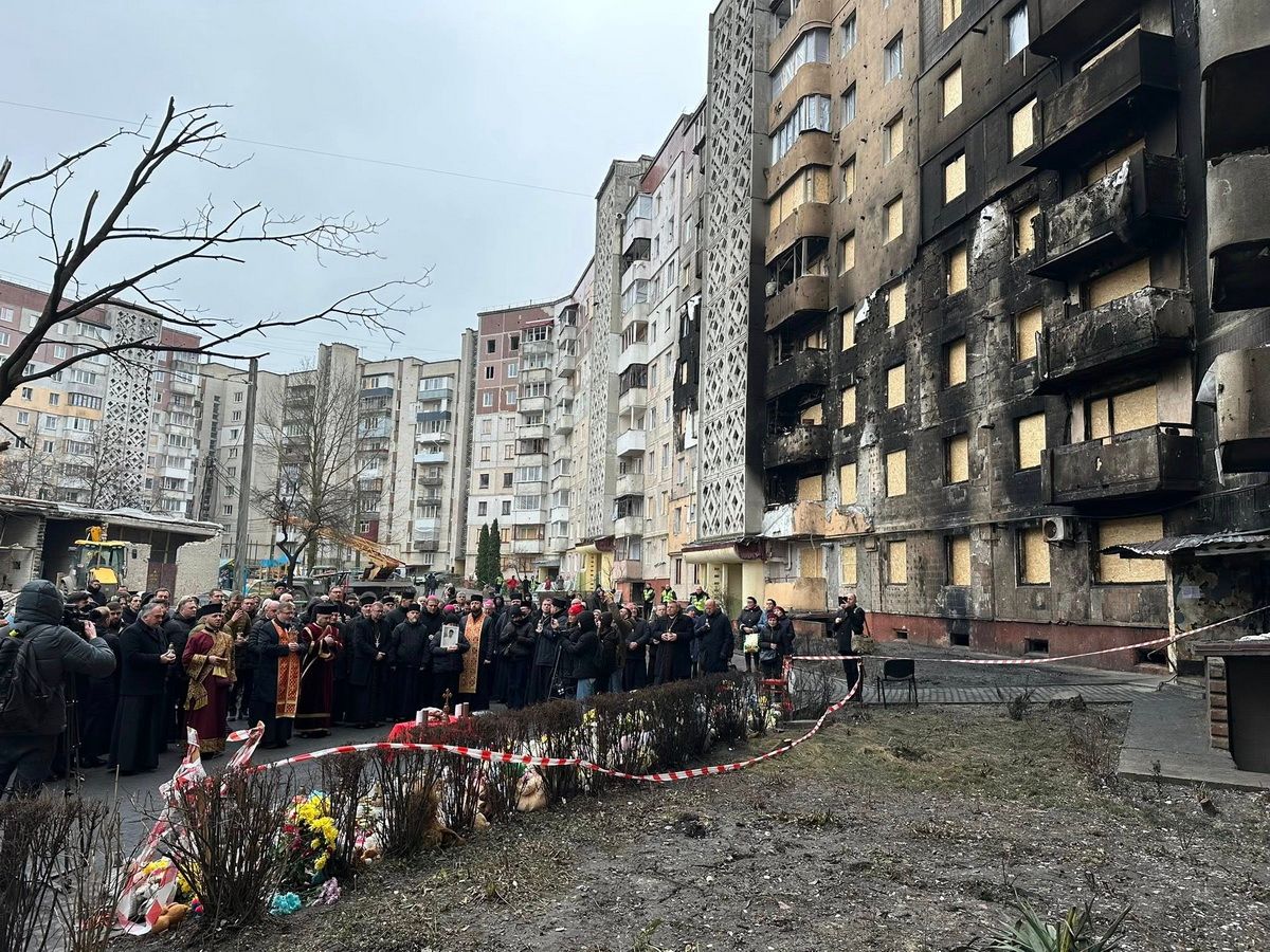 Католицькі єпископи помолилися на місці трагедії у Тернополі - фото 161768