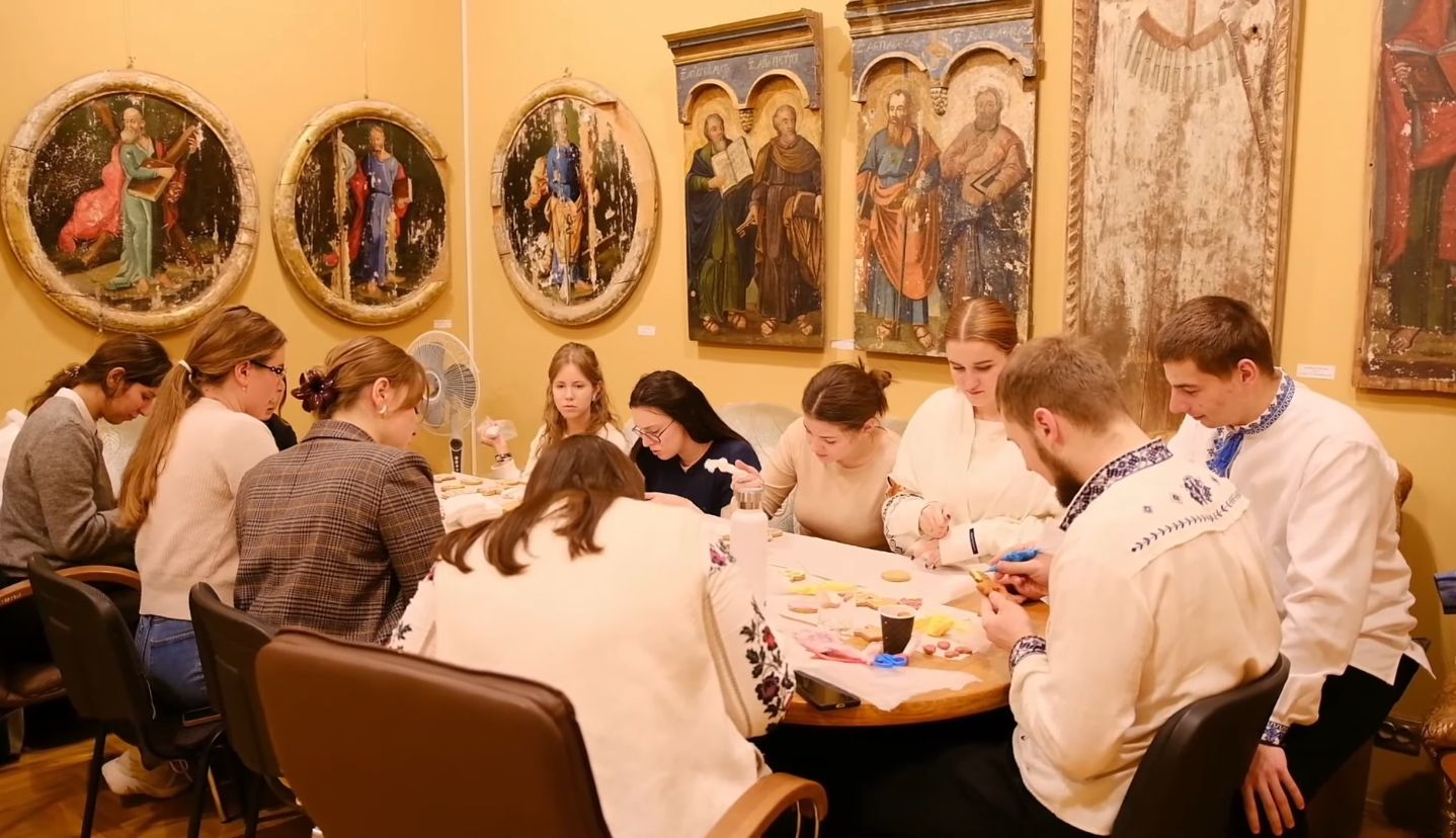 Львівські семінаристи і студенти УКУ вирушать із вертепом на Схід - фото 162346