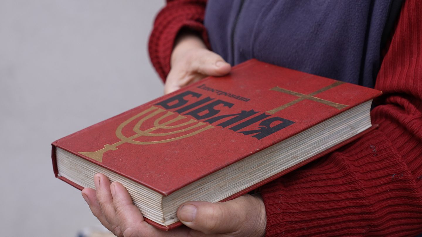 Біблія, яку подарував священник. - 162909 Біблія, яку подарував священник. - фото 162909