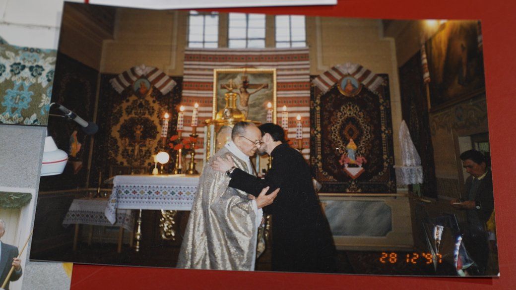 Священники Іван Чав'як та Борис Гобир у вівтарі храму Святого Дмитрія Солунського, Івано-Франківськ, 28 грудня 1997. - 162926 Священники Іван Чав'як та Борис Гобир у вівтарі храму Святого Дмитрія Солунського, Івано-Франківськ, 28 грудня 1997. - фото 162926