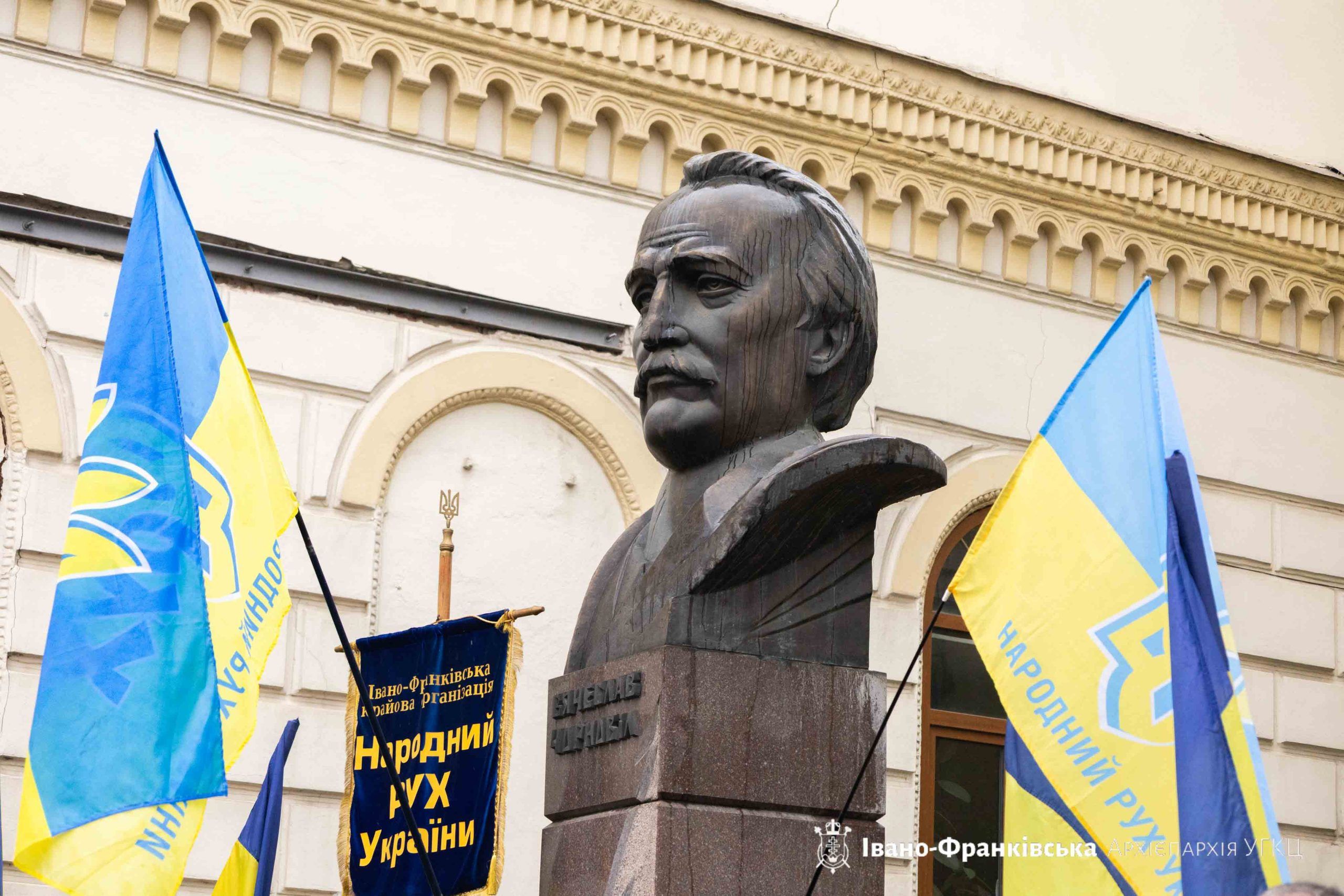 Духовенство УГКЦ та ПЦУ Івано-Франківська вшанувало пам’ять В’ячеслава Чорновола - 163267 Духовенство УГКЦ та ПЦУ Івано-Франківська вшанувало пам’ять В’ячеслава Чорновола - фото 163267