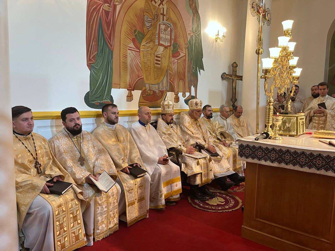 У соборі УГКЦ в Парижі українська молодь молилася за мир - фото 163717