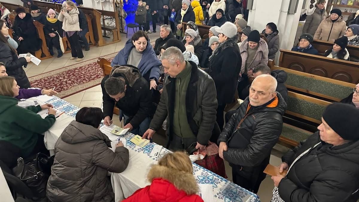 У Тернополі УГКЦ провела третю благодійну акцію для постраждалих від ракетних обстрілів - фото 163728