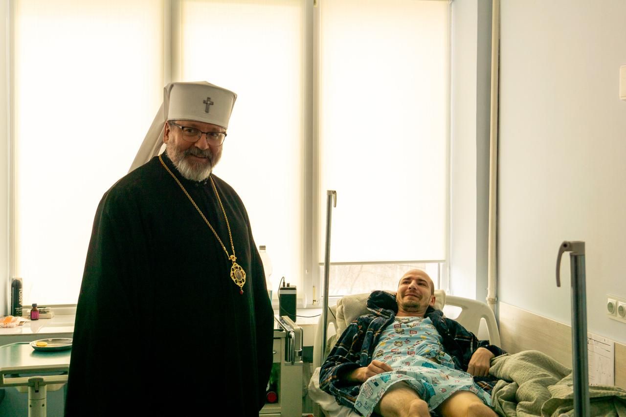 Глава УГКЦ передав допомогу військовій лікарні у Черкасах - фото 164070