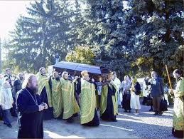 Перенесення останків м. Аліпії з Лісового кладовища столиці в Голосіївський монастир її шанувальники називають обретінням мощей - фото 164536