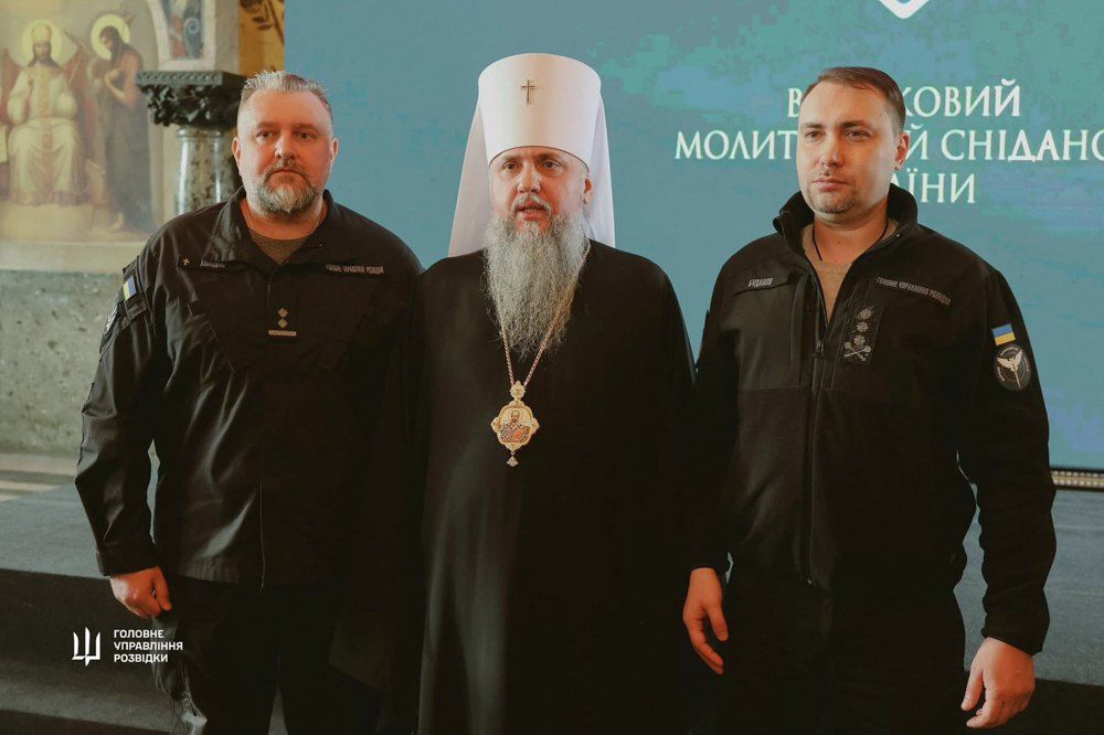 Разом із Предстоятелем ПЦУ Митрополитом Епіфанієм та колишнім начальником ГУР МОУ Кирилом Будановим. - фото 164596