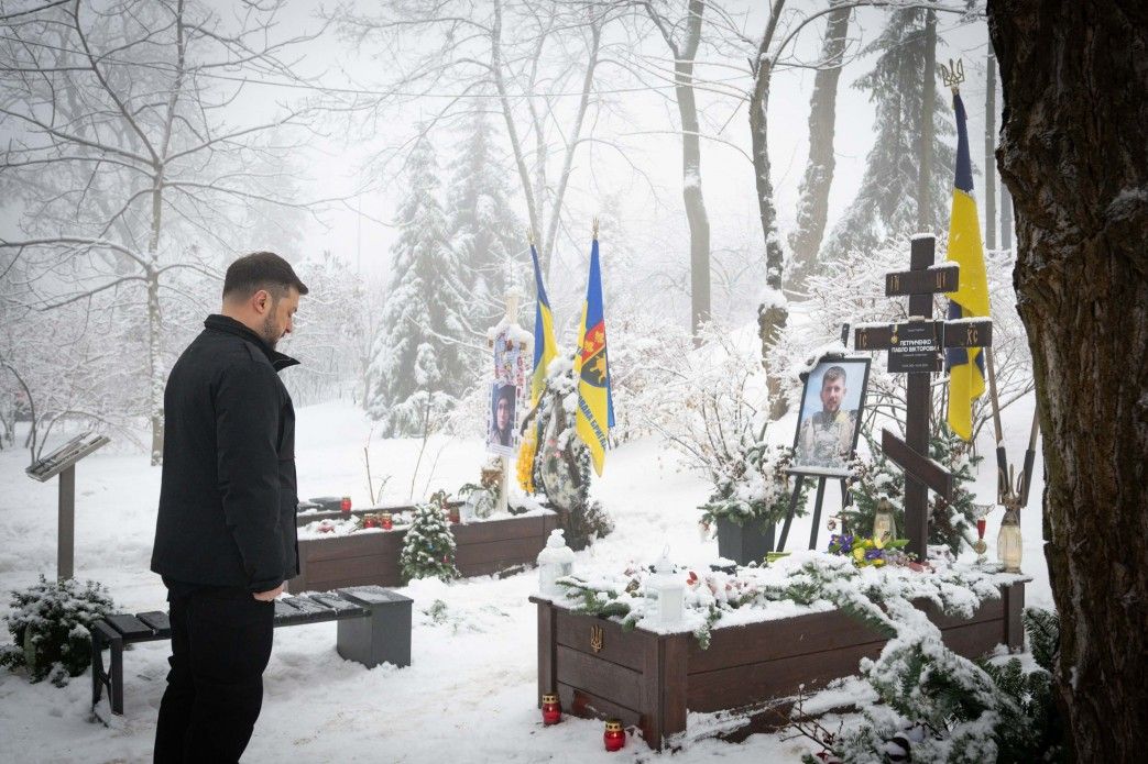 Президент ушанував пам'ять Героїв Крут на Аскольдовій могилі в Києві - 165129 Президент ушанував пам'ять Героїв Крут на Аскольдовій могилі в Києві - фото 165129