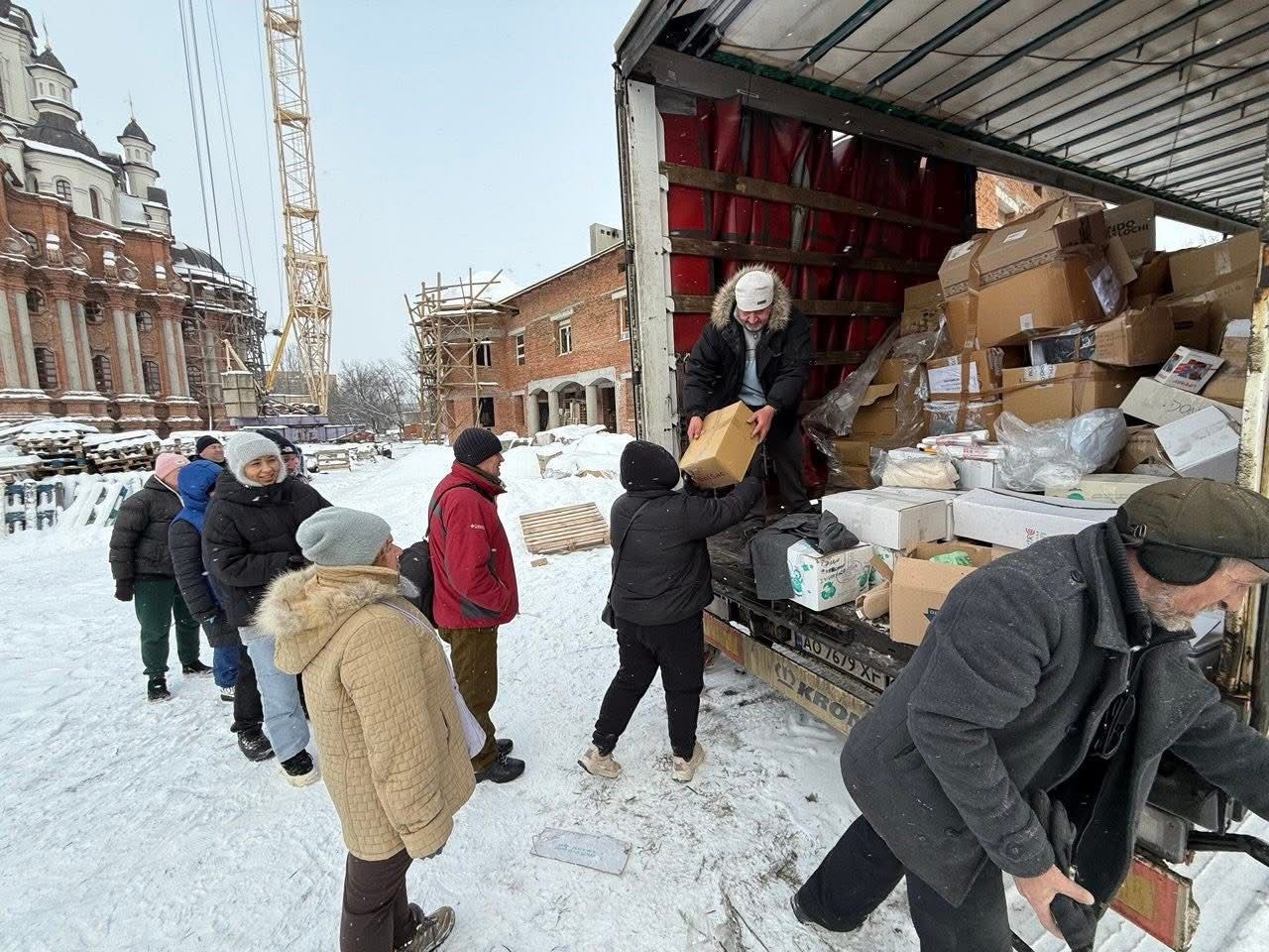 Гуманітарний вантаж з Італії вже роздають людям у Харкові - 165155 Гуманітарний вантаж з Італії вже роздають людям у Харкові - фото 165155