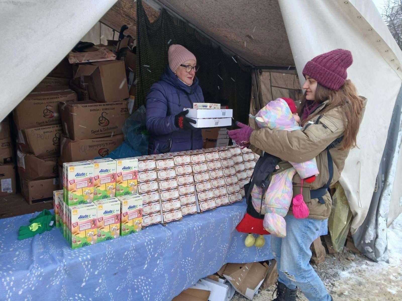 Гуманітарний вантаж з Італії вже роздають людям у Харкові - 165157 Гуманітарний вантаж з Італії вже роздають людям у Харкові - фото 165157