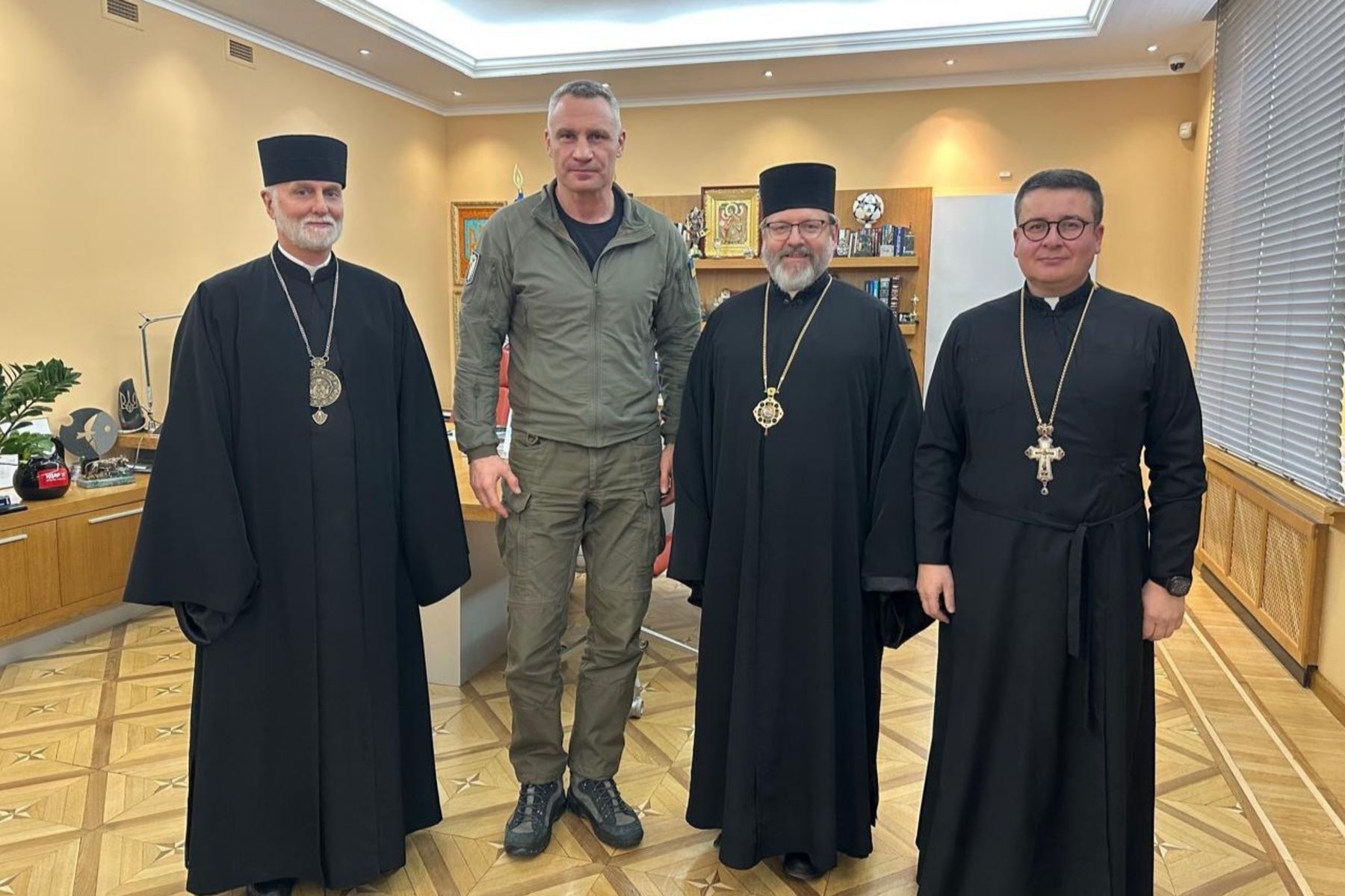 Патріарх Святослав і архиєпископ Борис Ґудзяк обговорили з Віталієм Кличком першочергові потреби Києва - 165186 Патріарх Святослав і архиєпископ Борис Ґудзяк обговорили з Віталієм Кличком першочергові потреби Києва - фото 165186