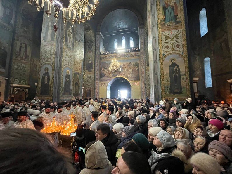 Митрополит Епіфаній у Володимирі очолив першу Службу у Свято-Успенському соборі після передачі ПЦУ - 165214 Митрополит Епіфаній у Володимирі очолив першу Службу у Свято-Успенському соборі після передачі ПЦУ - фото 165214