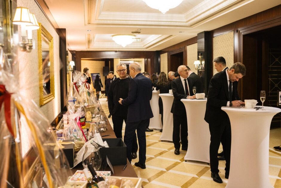 На Благодійному вечорі УКУ зібрали 37 млн гривень на стипендії та проекти розвитку - фото 165350