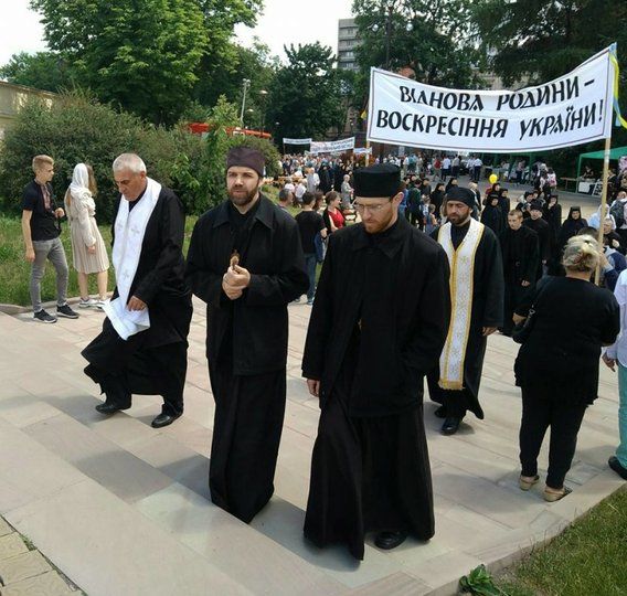 Адепти секти Догнала самочинно приєдналися до ходи УГКЦ у Львові - 165510 Адепти секти Догнала самочинно приєдналися до ходи УГКЦ у Львові - фото 165510