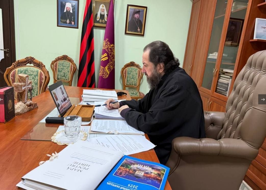 «Церковно-цирковий номер»: єпископ МП в Молдові організував PR-захід перед зачиненим храмом - 165720 «Церковно-цирковий номер»: єпископ МП в Молдові організував PR-захід перед зачиненим храмом - фото 165720