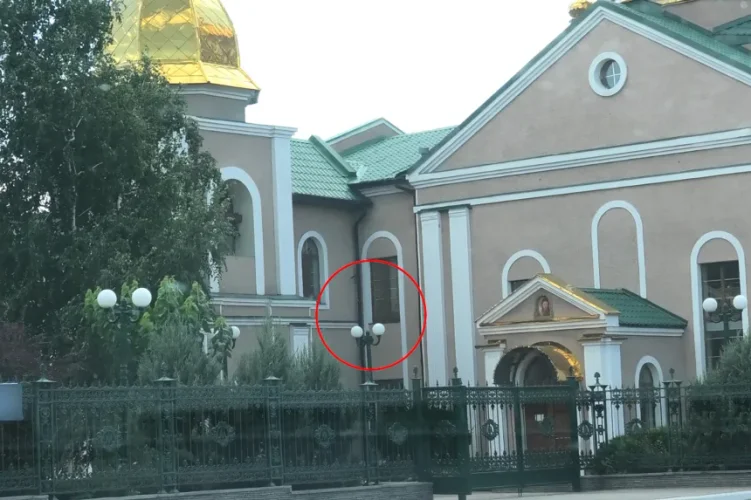 Вікно, з якого Гаркавенко транслювала переміщення українських військ - фото 165876