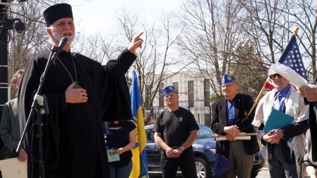 Митрополит Філадельфійський УГКЦ Борис Ґудзяк на акції з вимогою до Росії припинити війну проти України. Вашингтон, 16 березня 2022 року - фото 166257