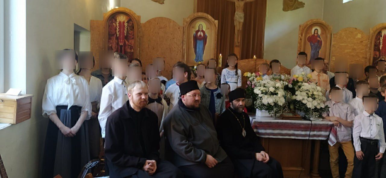 Зліва від вівтаря: Маркіян Гітюк, Христофор (справжнє ім’я невідоме), один зі псевдосвященників Захар - 166529 Зліва від вівтаря: Маркіян Гітюк, Христофор (справжнє ім’я невідоме), один зі псевдосвященників Захар - фото 166529