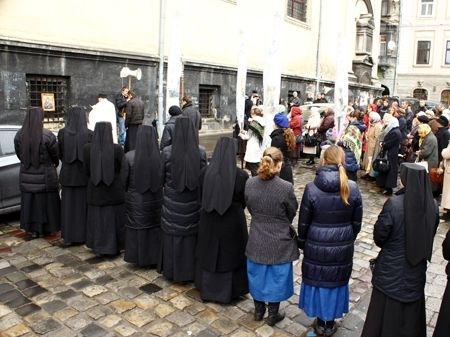 Догналіти протестують під храмом - 166537 Догналіти протестують під храмом - фото 166537