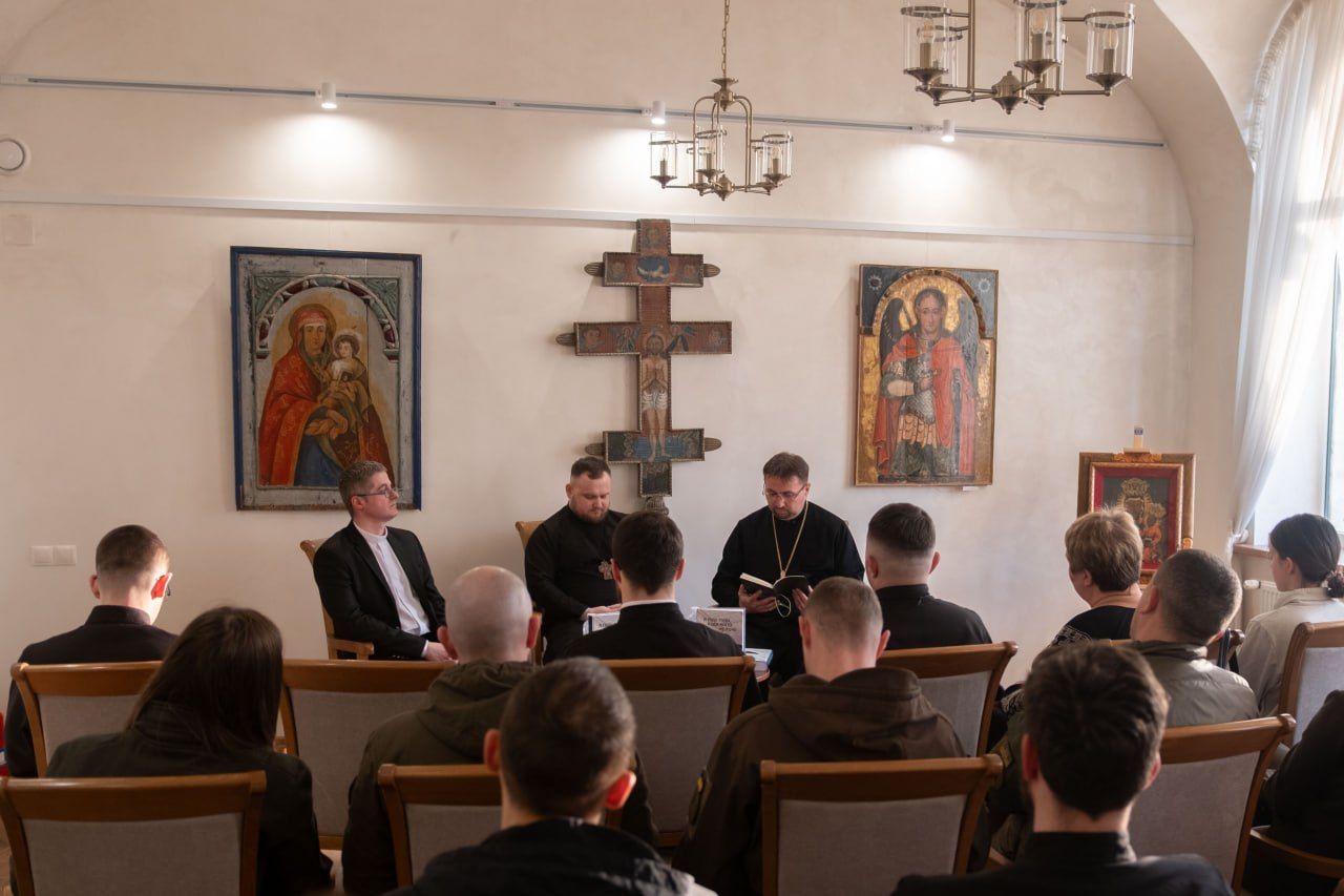Відновлення людської подоби: нотатки з обговорення книжки про в’язничне капеланство - 167229 Відновлення людської подоби: нотатки з обговорення книжки про в’язничне капеланство - фото 167229