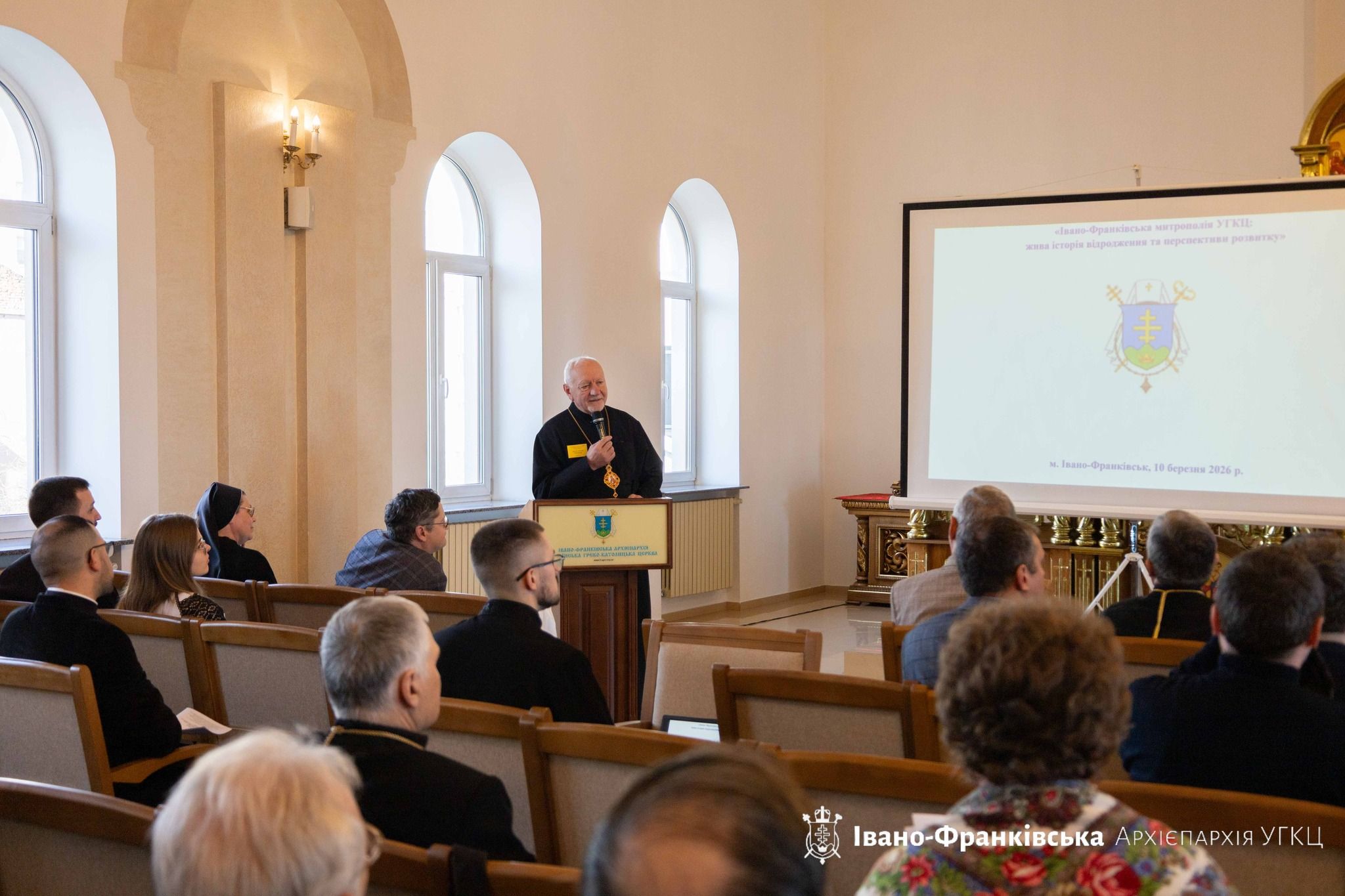 Зберегти історію для прийдешніх поколінь: у Франківську пройшла конференція про підпілля та відродження УГКЦ - фото 167388