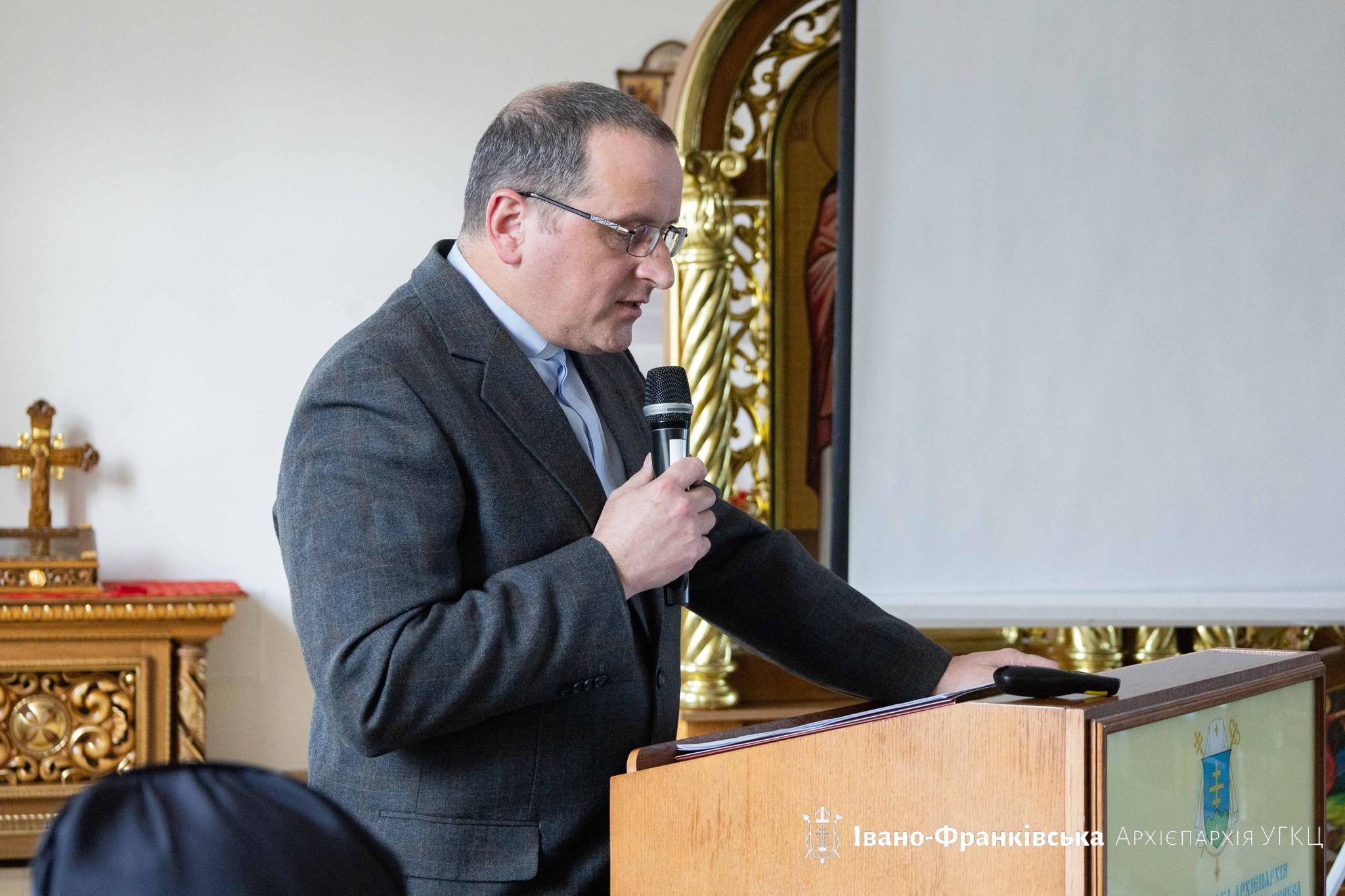 Зберегти історію для прийдешніх поколінь: у Франківську пройшла конференція про підпілля та відродження УГКЦ - фото 167393
