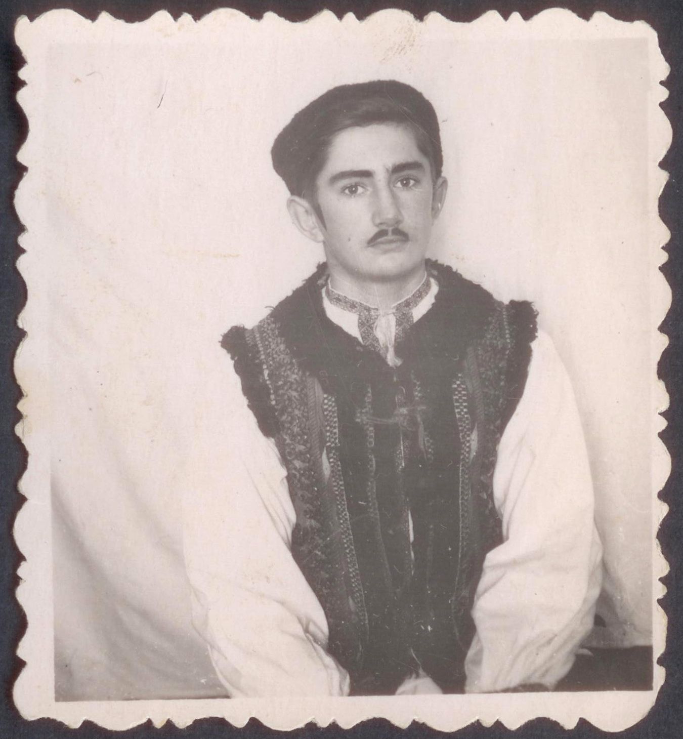 Перший різдвяний вертеп, Богдан Котлярчук у ролі пастушка, пос. Джонка, Хабаровський край, Російська РФСР (тепер Російська Федерація), [1954 р.].  - фото 167857