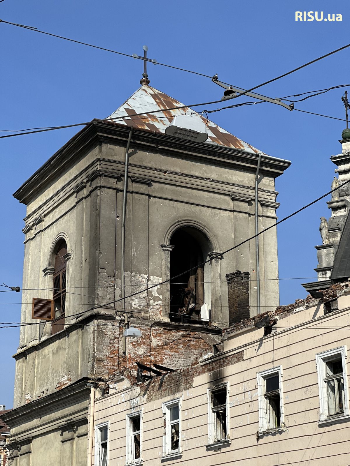 Мала вежа потребує захисту - фото 167948
