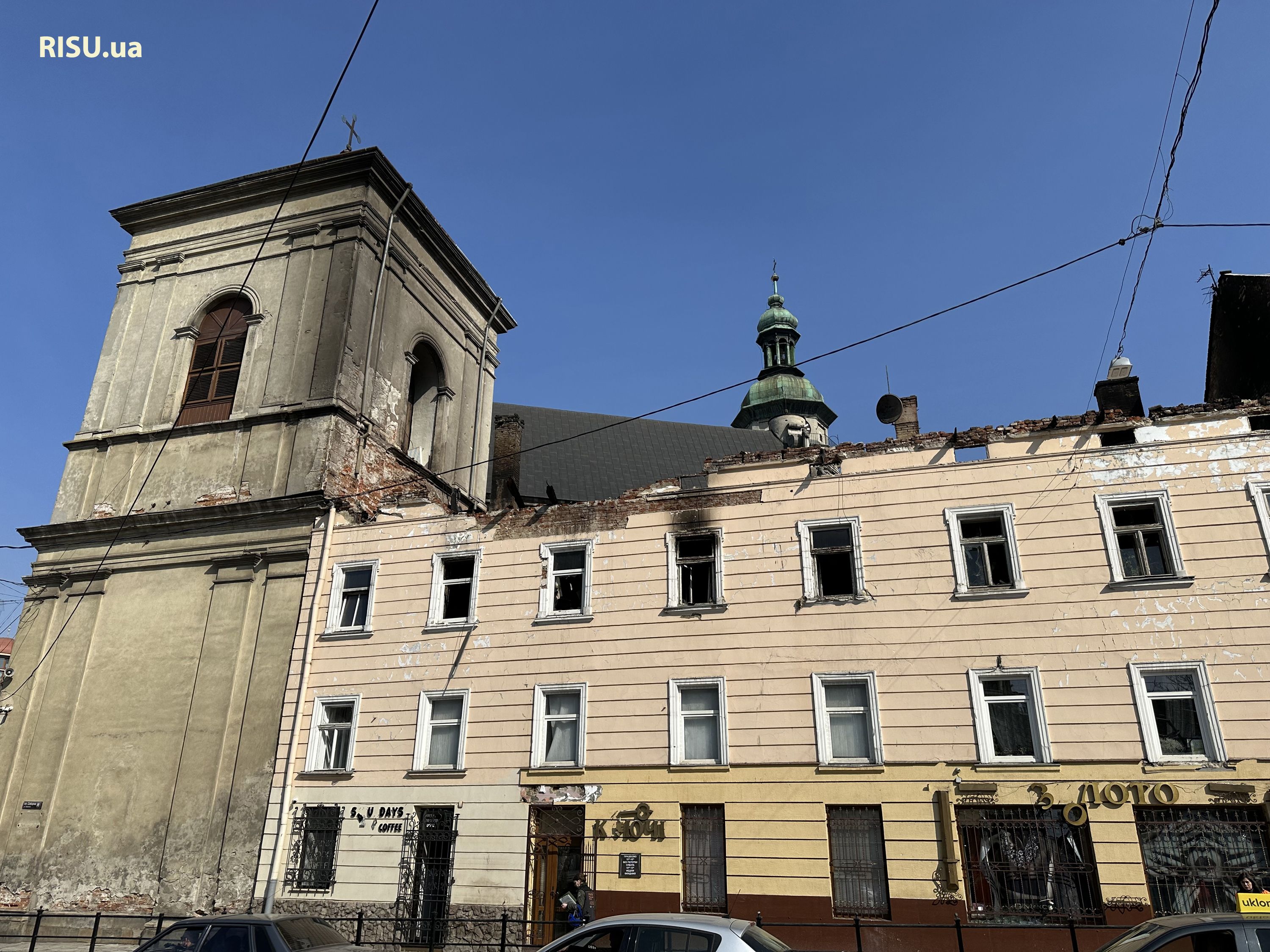 Будівля, в дах якої (вже відсутній) ударив 'шахед'. Зовнішній вигляд - фото 167949