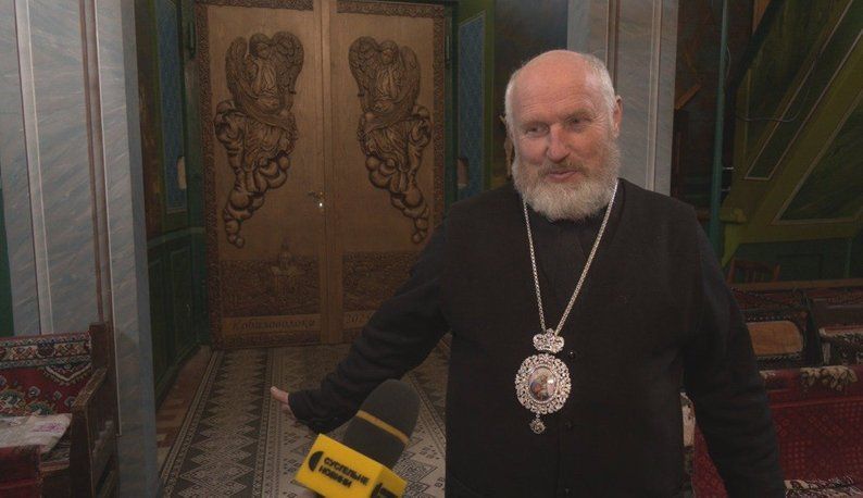 Навчився від батька священика. Архиєпископ ПЦУ власноруч зробив дерев’яні двері для храму - 167959 Навчився від батька священика. Архиєпископ ПЦУ власноруч зробив дерев’яні двері для храму - фото 167959