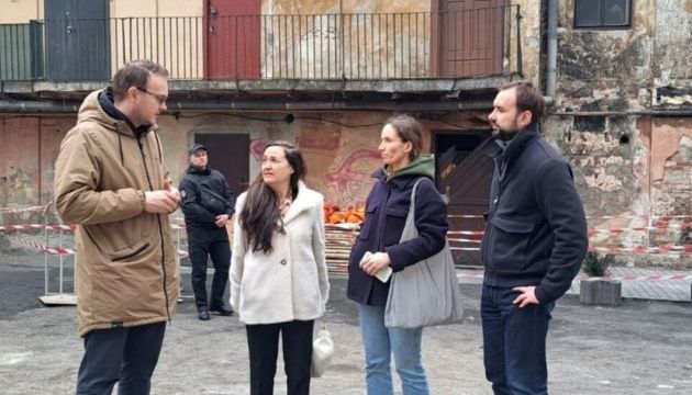 Голова представництва ЮНЕСКО в Україні оглянула масштаби руйнувань Бернардинського комплексу у Львові - 168526 Голова представництва ЮНЕСКО в Україні оглянула масштаби руйнувань Бернардинського комплексу у Львові - фото 168526