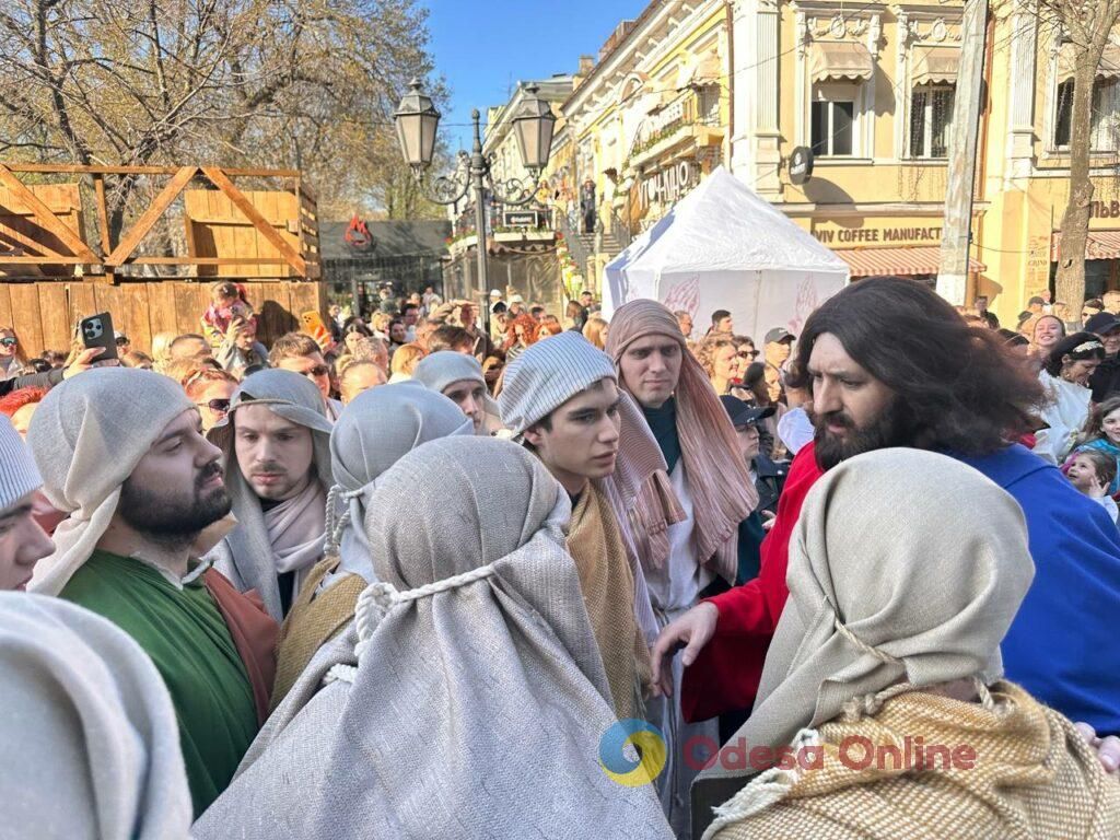 Пасхальная реконструкция в Одессе оживила библейские события - фото 168651
