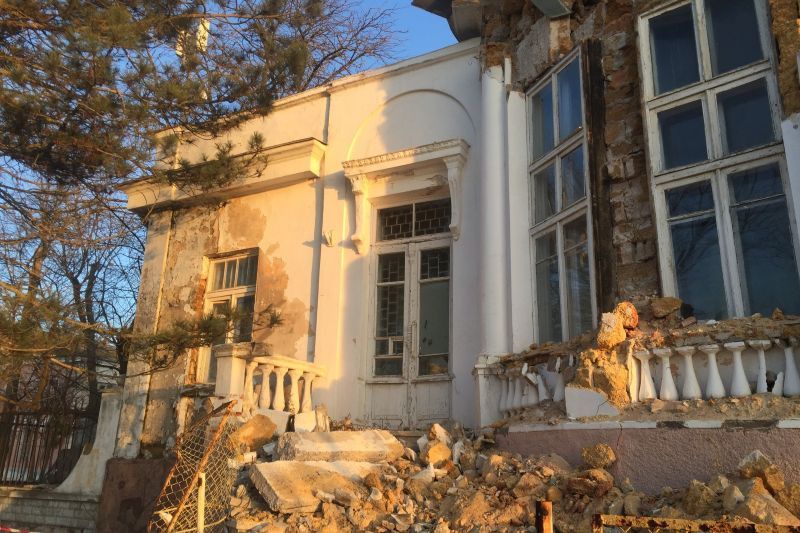 In occupied Yevpatoria, historic Ukrainian structure suffers decay - фото 169112