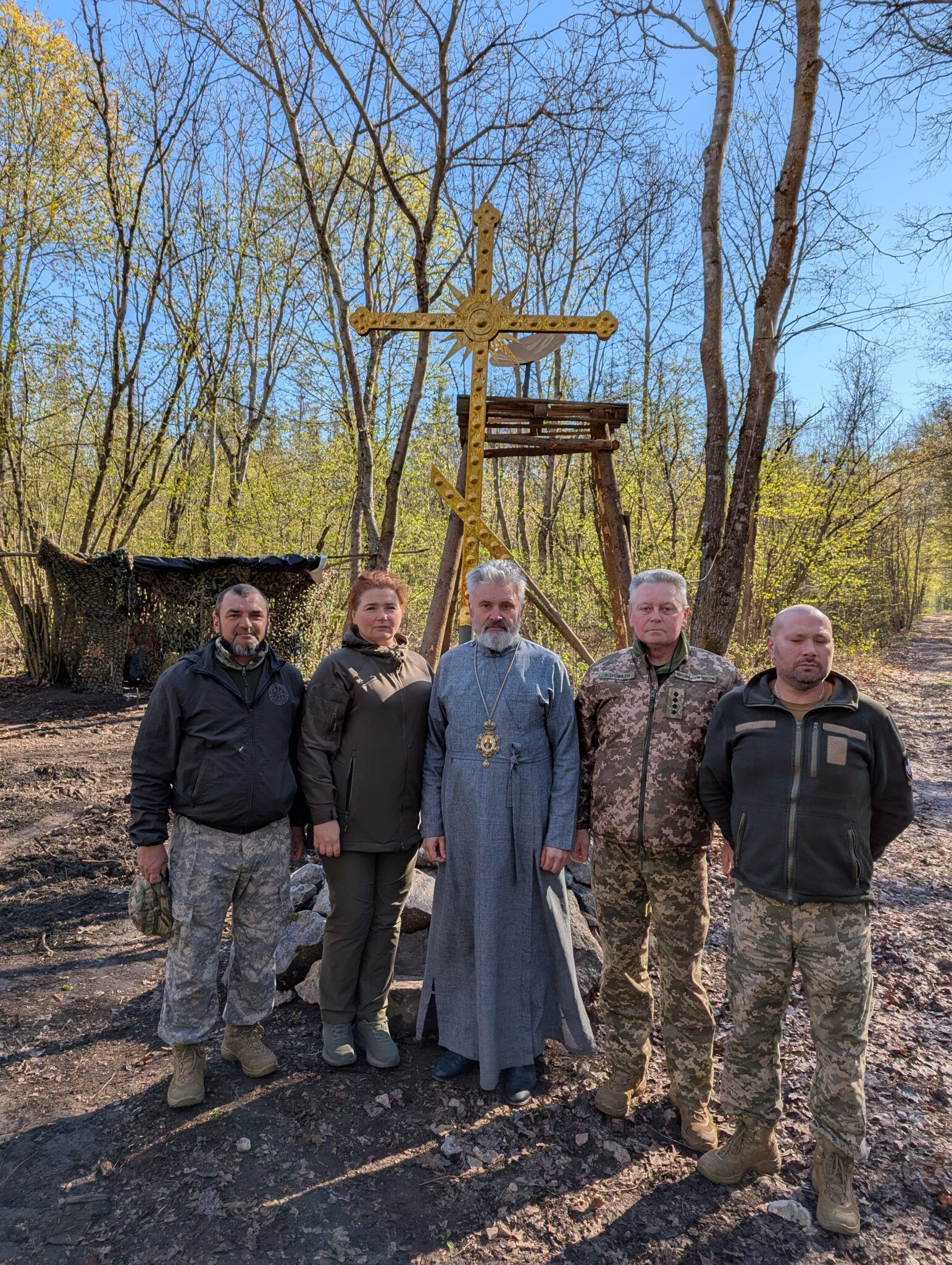 У четвертій окремій важкій механізованій бригаді освятили хрест пам’яті та оголосили про будівництво храму - фото 169588